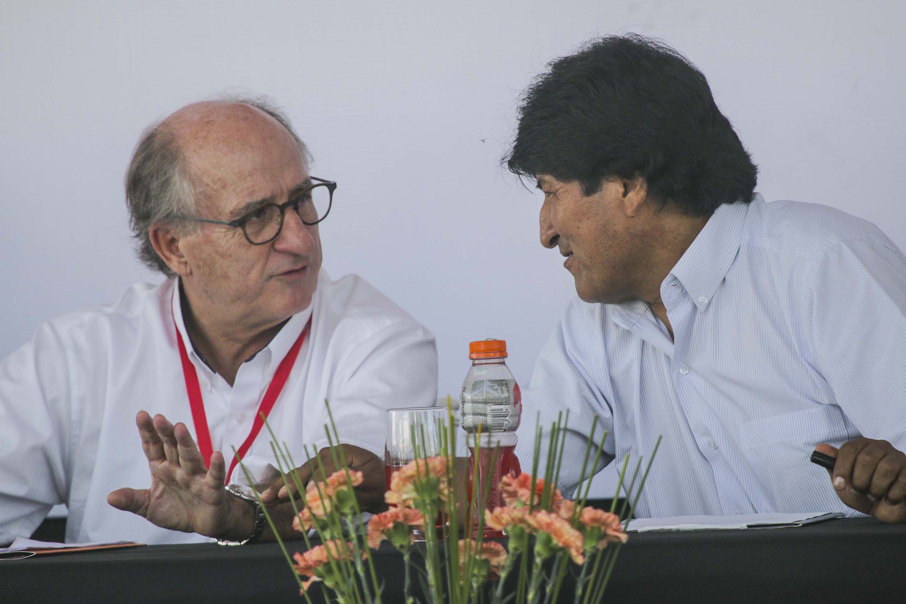 Antonio Brufau y Evo Morales durante un viaje del presidente de Repsol. FOTO: Repsol.