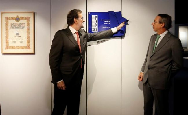 Mariano Rajoy en el momento de inaugurar el Museo EFE. FOTO: EFE.