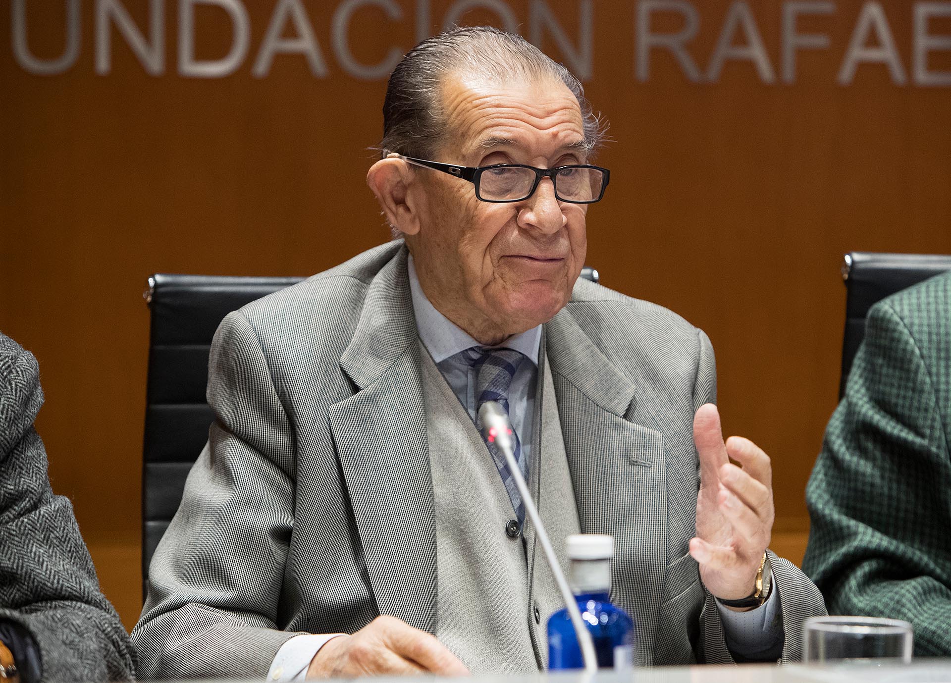 Juan Velarde en la Fundación Rafael del Pino