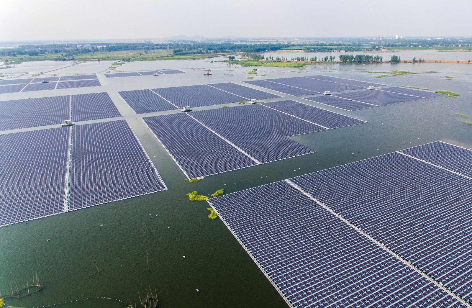 (FILES) This file photo taken on June 7, 2017 shows the world's largest floating solar power plant in a lake in Huainan, in China's central Anhui province.  
As the United States was withdrawing from the Paris climate pact, China's clean energy ambitions were being reflected in the launch of the world's largest floating solar farm. The 40-megawatt power plant has 160,000 panels resting on a lake that emerged after the collapse of a coal mine in central Anhui province. It is part of Beijing's effort to wean itself off a fossil fuel dependency that has made it the world's top carbon emitter, with two-thirds of its electricity still fuelled by coal. / AFP PHOTO / STR / China OUT / TO GO WITH AFP STORY CHINA-DIPLOMACY-ENERGY-CLIMATE-US,FOCUS BY JULIEN GIRAULT