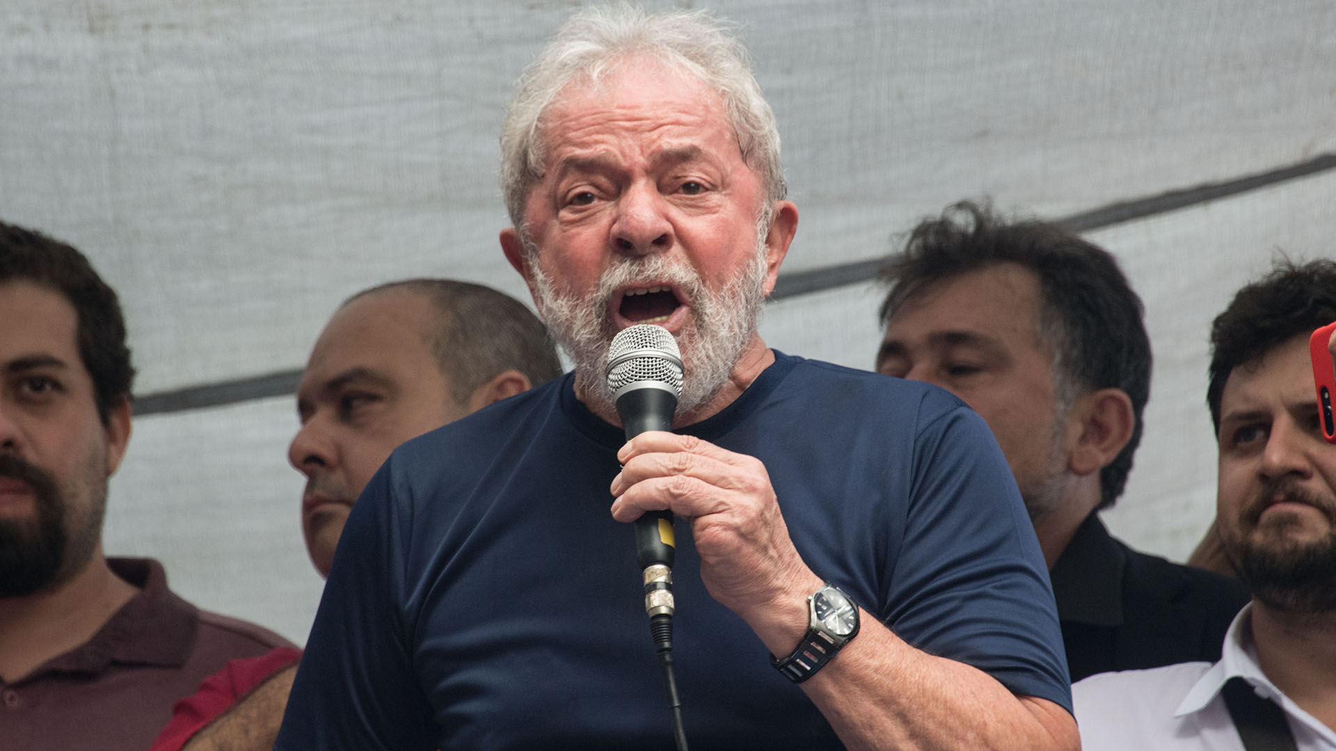 Brazilian ex-president (2003-2011) Luiz Inacio Lula da Silva (L) speaks during a Catholic mass in memory of Lula's late wife Marisa Leticia, at the metalworkers' union building in Sao Bernardo do Campo, in metropolitan Sao Paulo, Brazil, on April 7, 2018.
Brazil's election frontrunner and controversial leftist icon said Saturday that he will comply with an arrest warrant to start a 12-year sentence for corruption. "I will comply with their warrant," he told a crowd of supporters. / AFP PHOTO / NELSON ALMEIDA
