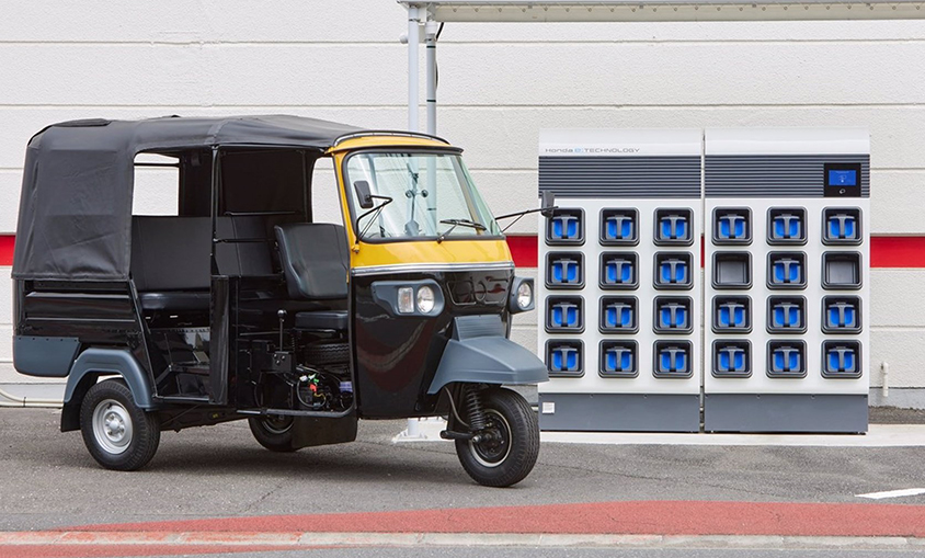 29-10-2021 Economía/Motor.- Honda prestará un servicio compartido de baterías para taxis en la India en el primer semestre de 2022.

La empresa japonesa Honda planea iniciar un servicio de uso compartido de baterías para 'rickshaws' eléctricos, el popular sistema de taxi asiático mediante triciclos motorizados, en India durante la primera mitad de 2022, utilizando el nuevo sistema Honda Mobile Power Pack e:, según un comunicado de la compañía.

POLITICA 
HONDA