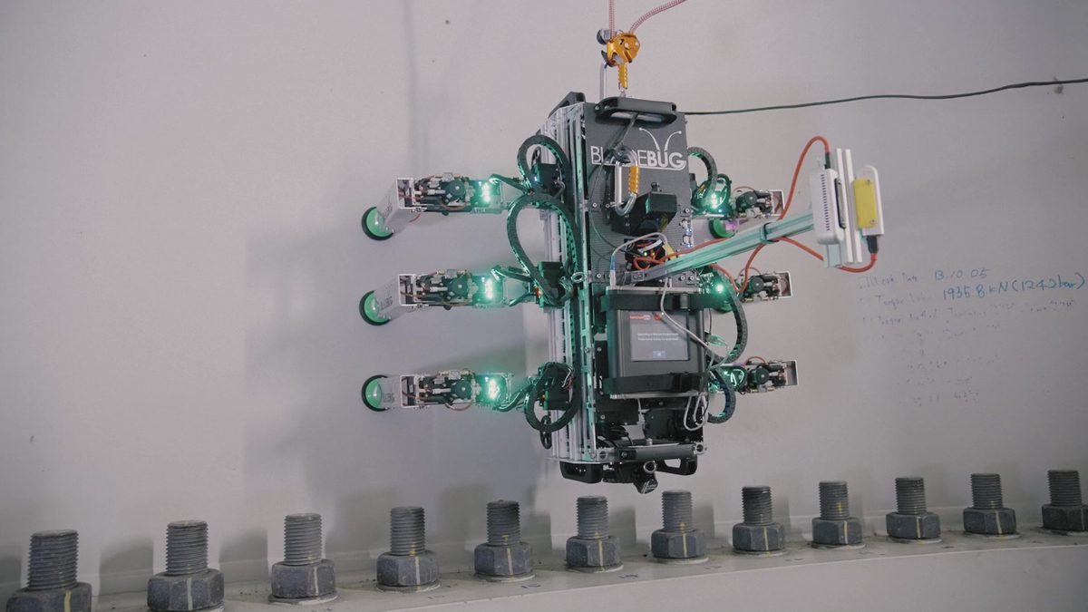 El robot EchoBoltBUG en la turbina de demostración Levenmouth de 7MW de ORE Catapult .
