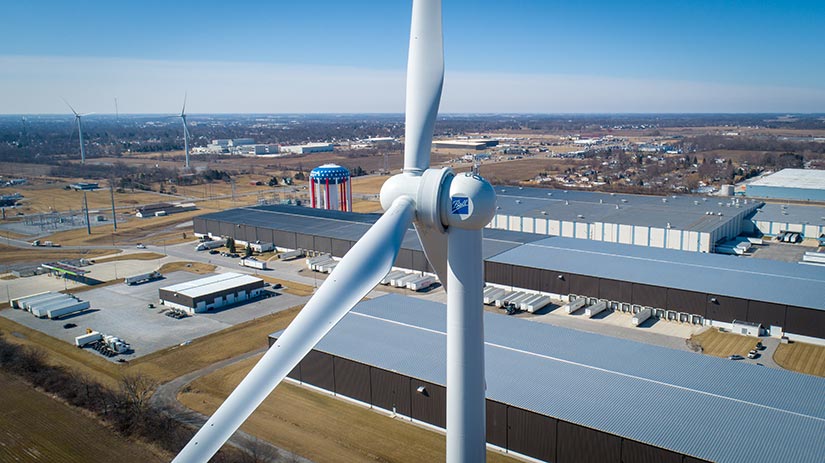 Una turbina de megavatios en una aplicación eólica distribuida detrás del contador. Foto: Hank Doster, One Energy Enterprises 