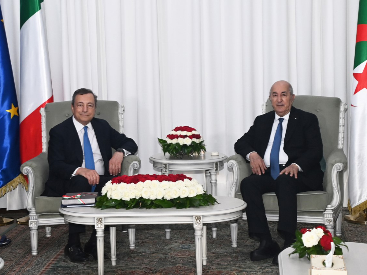 El primer ministro de Italia, Mario Draghi y el presidente de Argelia, Abdemadjid Tebboune, acuerdan el nuevo contrato de gas. FOTO: Gobierno de Italia