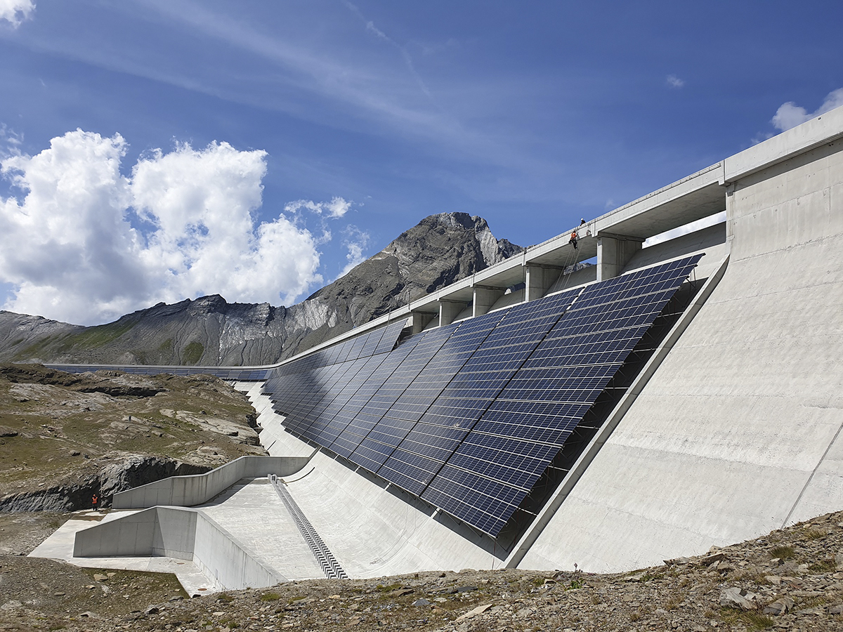 AlpinSolar, la planta solar alpina más grande de Suiza ya está en pleno funcionamiento. FOTO: AlpinSolar