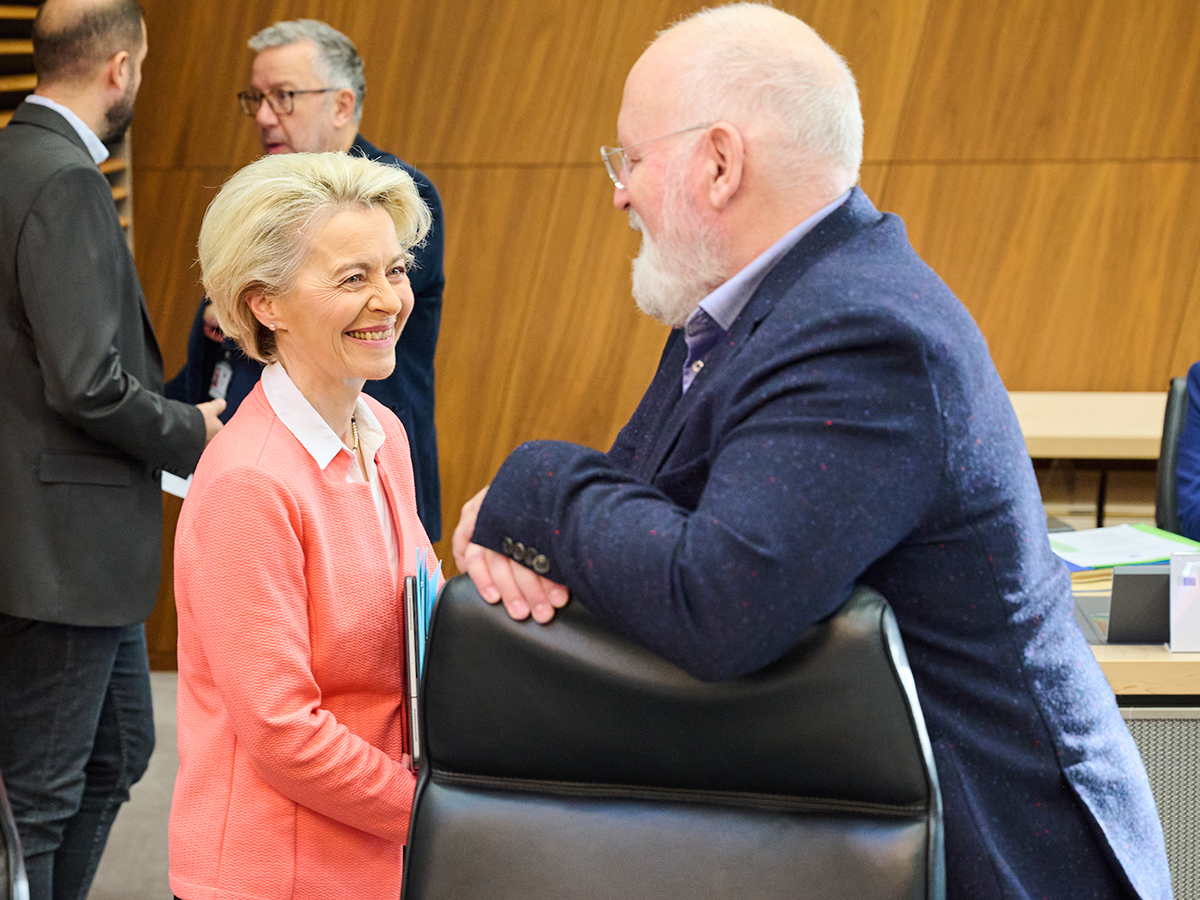 La presidenta de la Comisión Europea, Ursula von der Leyen y el vicepresidente ejecutivo de la UE, Franz Timmermans. FOTO: Dati Bendo