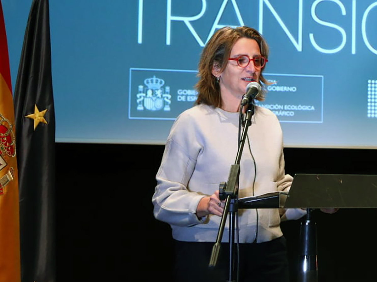 La ministra Teresa Ribera defiende la transición energética. FOTO: Miteco