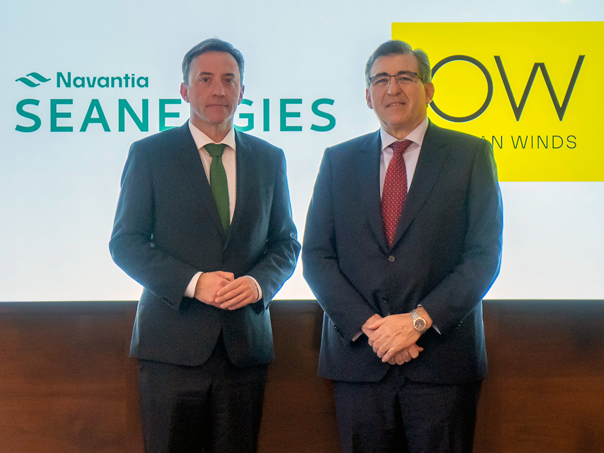 El director de Navantia Seanergies, Javier Herrador, y el CEO de Ocean Winds, Bautista Rodríguez tras la firma del acuerdo. FOTO: Navantia Seanergies 