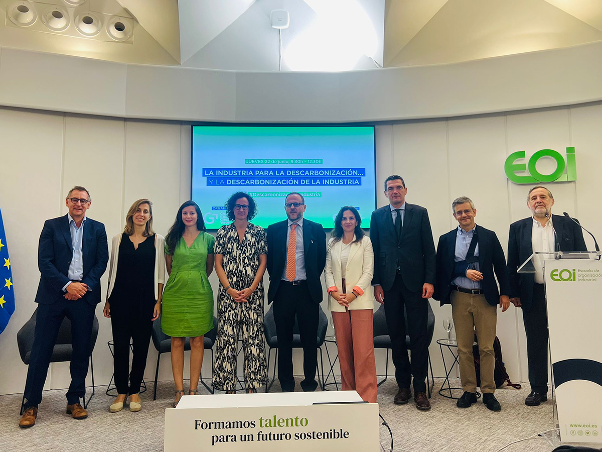 Javier Ramírez, Nordex; Anna Domènech, Celsa; Carmen Navarro, Grupo Español para el Crecimiento Verde (GECV); Valvanera Ulargui, MITECO; Luis Martí, GECV; Maruxa Suárez, Holcim España; Antonio Logroño, Dow Chemical Ibérica; Gonzalo Sáenz de Miera, Grupo Español para el Crecimiento Verde (GECV), Sergio de Otto, SdeO Comunicación. FOTO: EOI