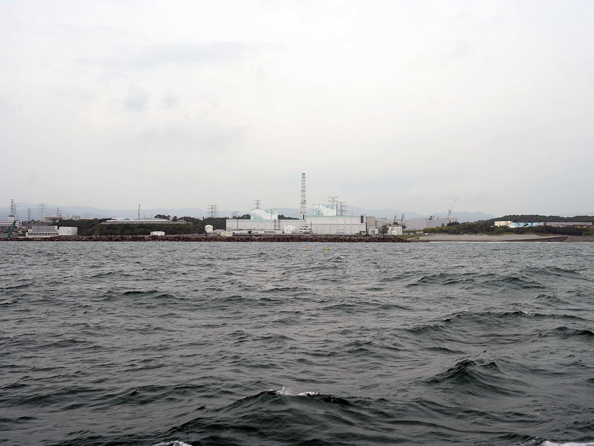 La costa de la central nuclear de Fukushima Daiichi, donde se construyó un túnel a 12 metros por debajo de la superficie del mar para usar para la descarga controlada del agua tratada ALPS. FOTO: Katy Laffan / OIEA