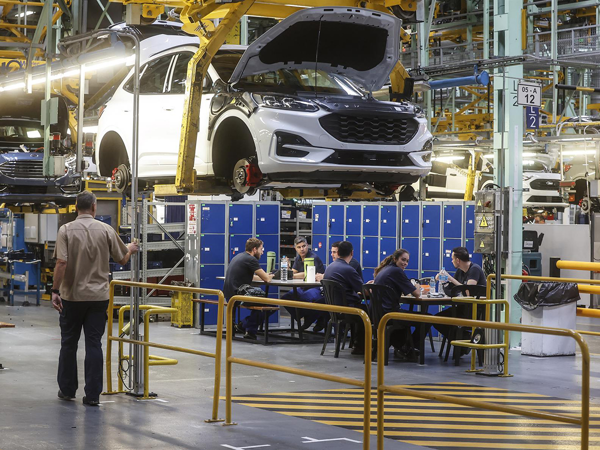 Un vehículo en la fábrica de Ford en Almussafes. FOTO: Rober Solsona - Europa Press