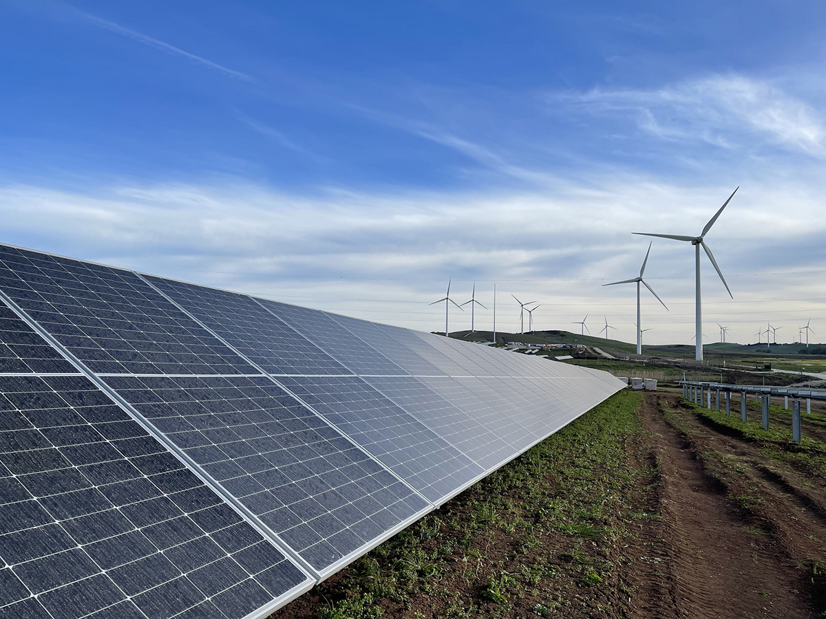 La planta Cespedera, fotovoltaica y eólica de Iberdrola. FOTO: Iberdrola