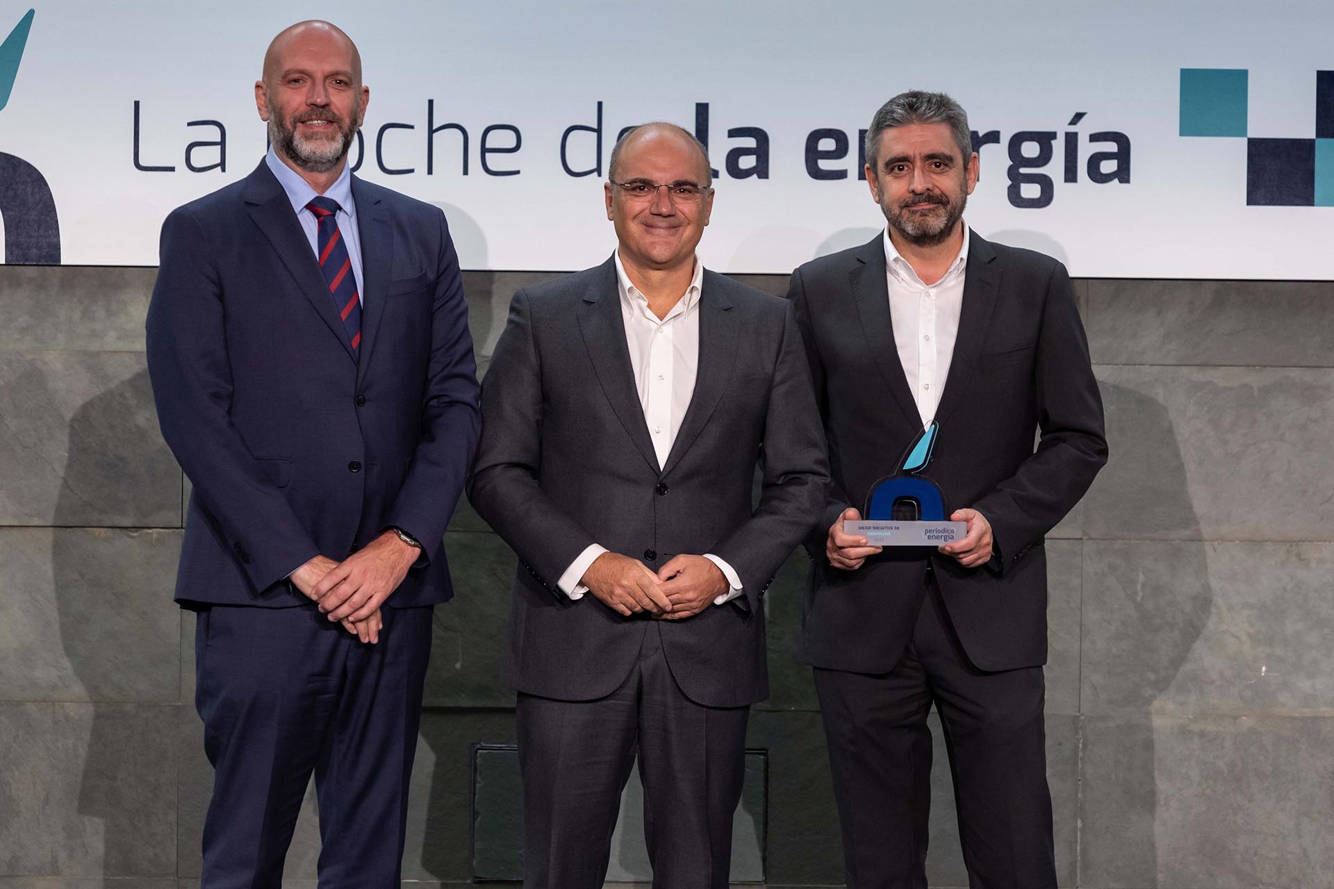 Premio a la Mejor Iniciativa de Hidrógeno para Cepsa por el proyecto Valle del Hidrógeno Andaluz
Categoría patrocinada por Navantia Senergies
Entrega el premio Javier Herrador a Carlos Barrasa