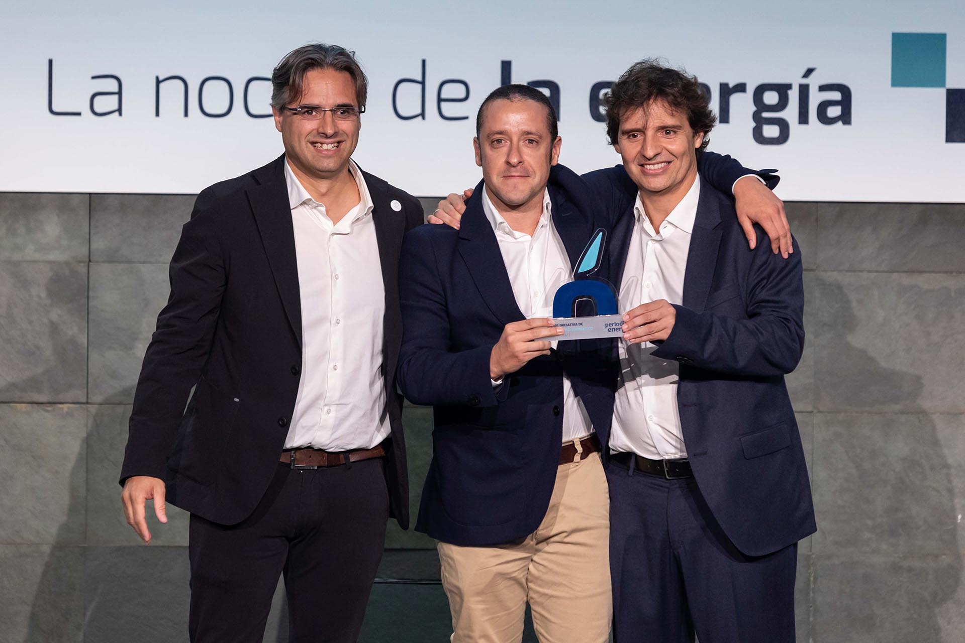 Premio a la Mejor Iniciativa de Almacenamiento Energético para 
Capital Energy por su iniciativa IA4BAT. Categoría patrocinada por sonnen. Entrega el premio Franc Comino a Víctor Gimeno Granda