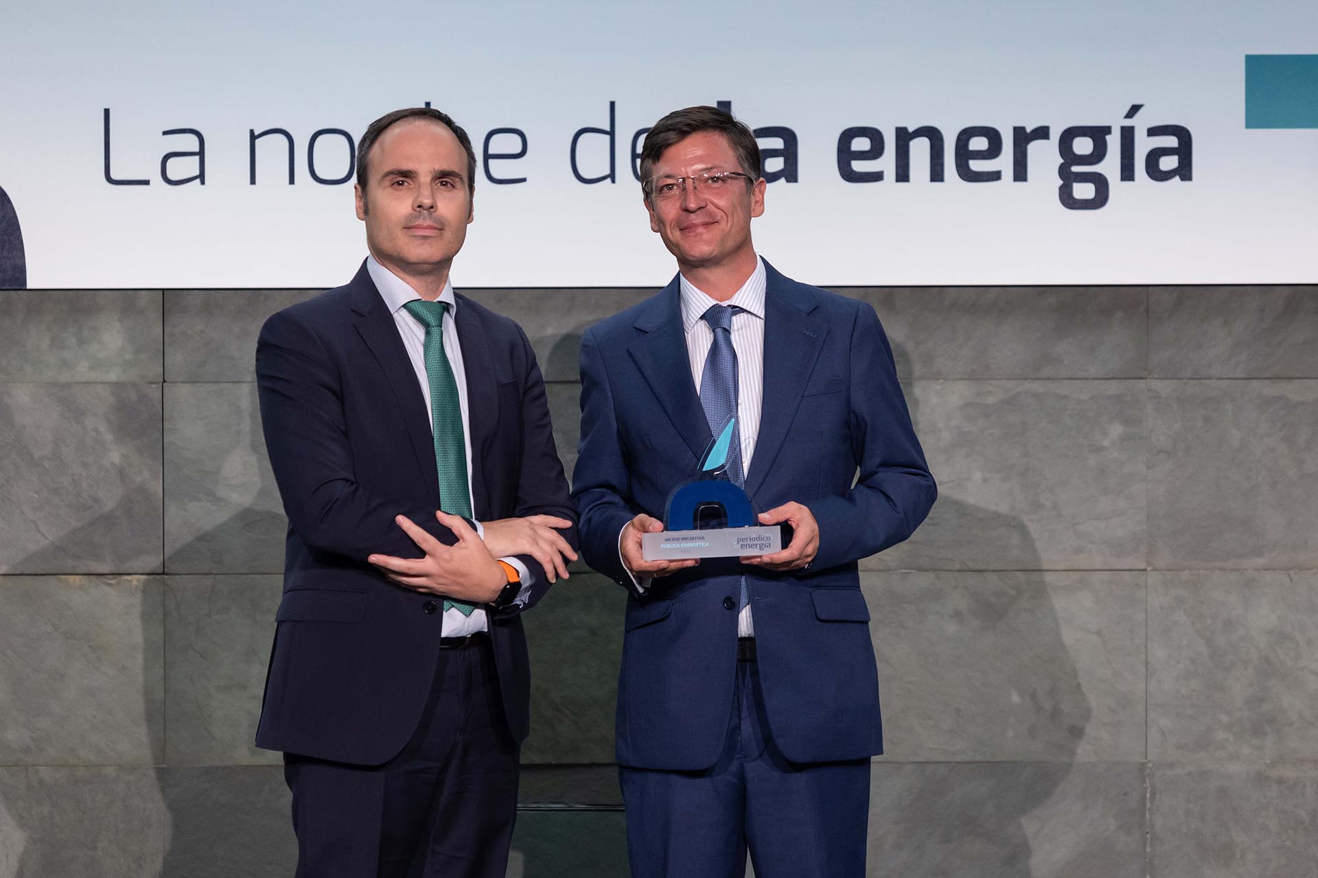 Premio a la Mejor Iniciativa Pública Energética para 
el Ayuntamiento de Madrid por la iniciativa Madrid 360 Solar. Categoría patrocinada por Gesternova. Entrega el premio Luis García a José Antonio Martínez Páramo