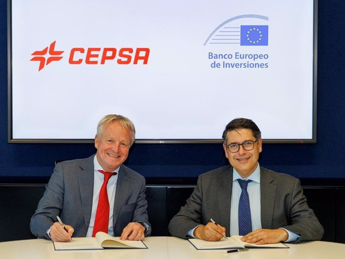 Maarten Wetselaar, CEO de Cepsa y el vicepresidente del BEI, Ricardo Mourinho Félix. FOTO: Cepsa