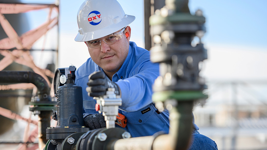 Un operario de Occidental Petroleum. FOTO: Oxy.