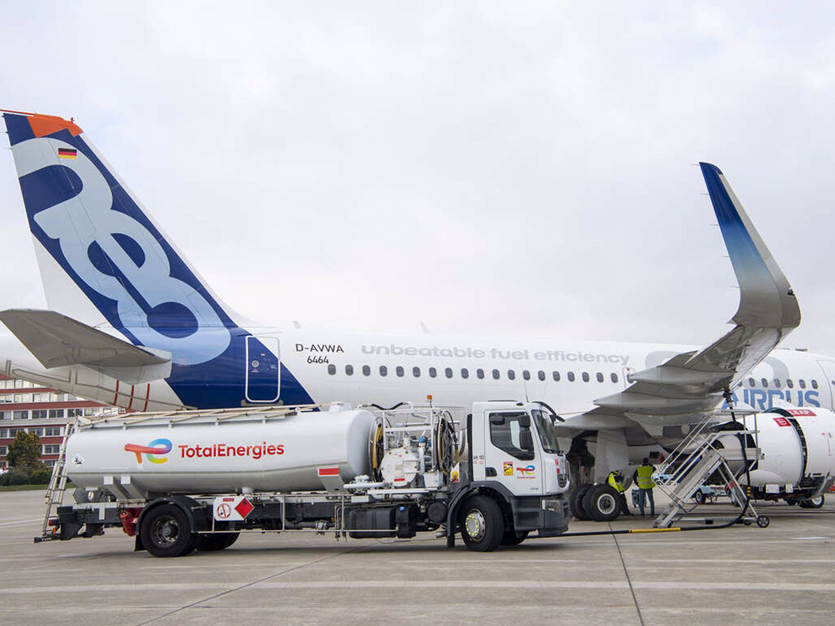 Airbus y TotalEnergies desarrollarán combustible sostenible para la aviación (SAF). FOTO: Airbus