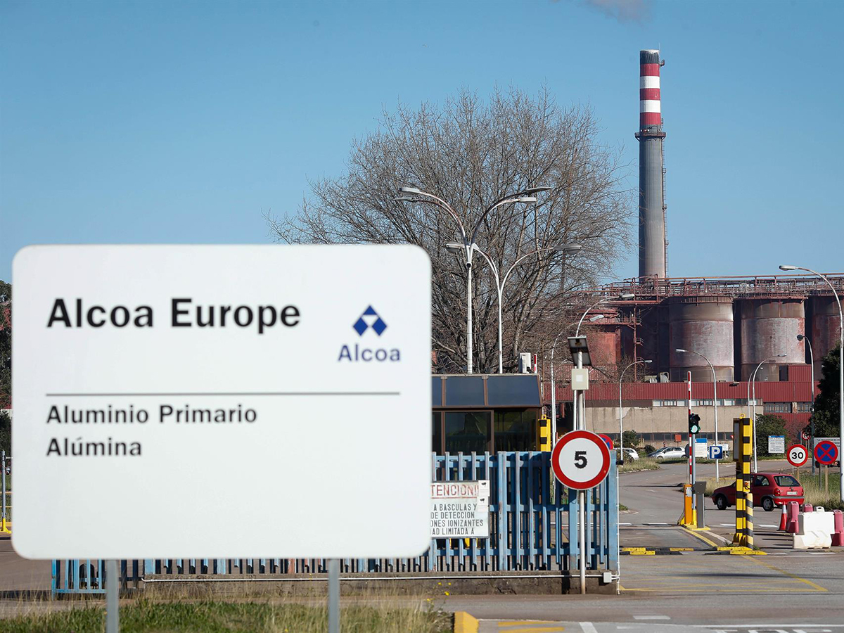 La fábrica de Alcoa, en San Cibrao, Lugo, Galicia (España). Alcoa solicitó el pasado 22 de enero a los trabajadores de la fábrica de San Cibrao y al comité de empresa “acordar retrasar” el arranque de la actividad. FOTO: Carlos Castro - Europa Press