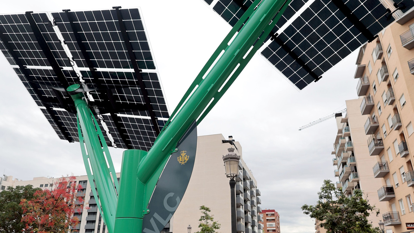 Imagen del árbol solar instalado en Benicalap. FOTO: Ayuntamiento de Valencia