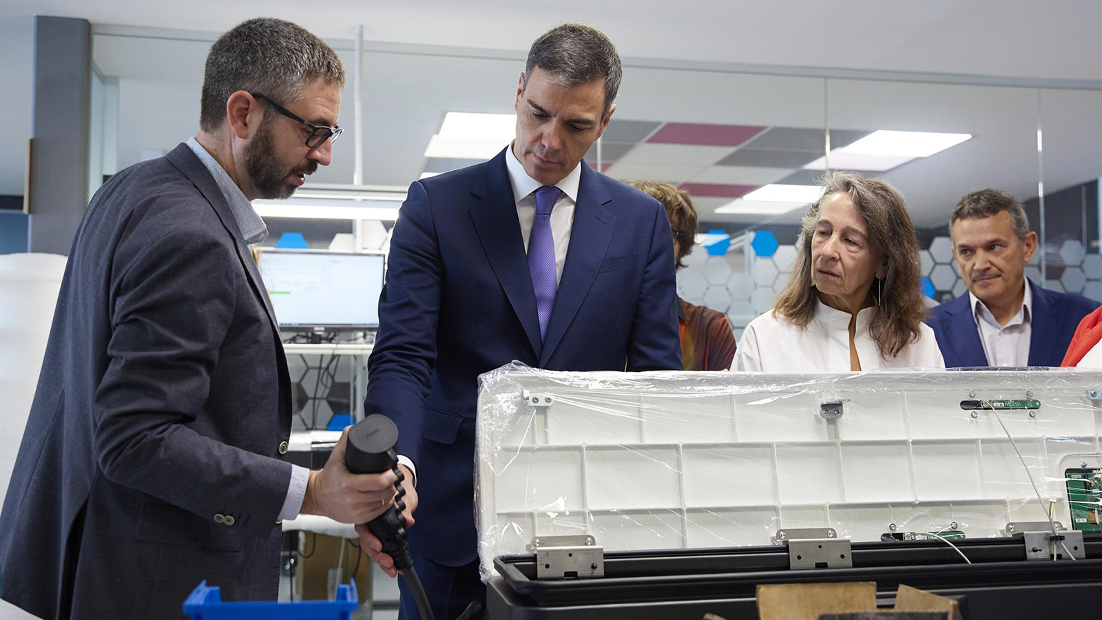 l presidente del Gobierno, Pedro Sanchez visita las instalaciones de la empresa Veltium en Vitoria.