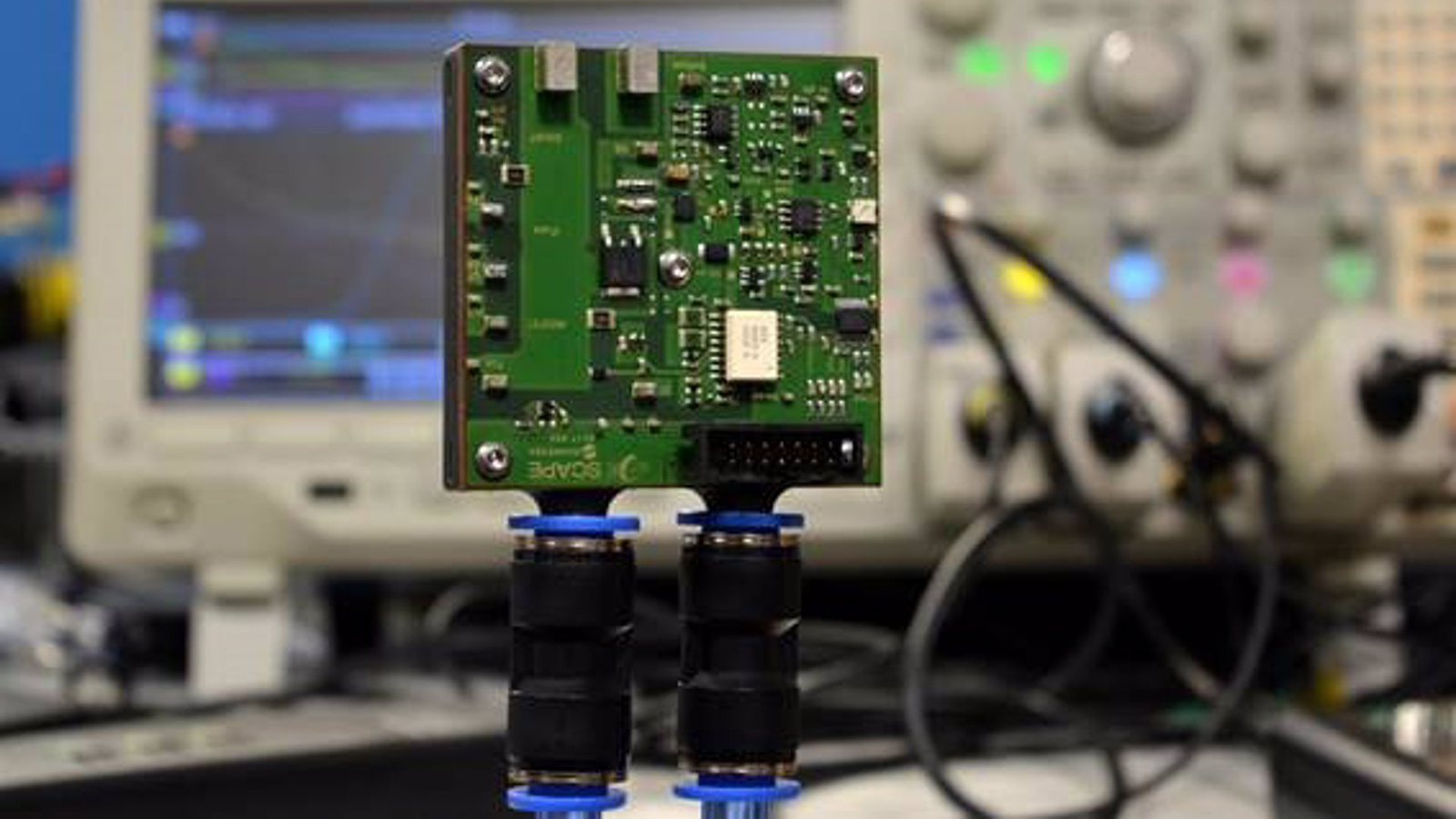 Prototipo de celda de conmutación desarrollada en el proyecto SCAPE con la técnica de ‘chip-embedding’.