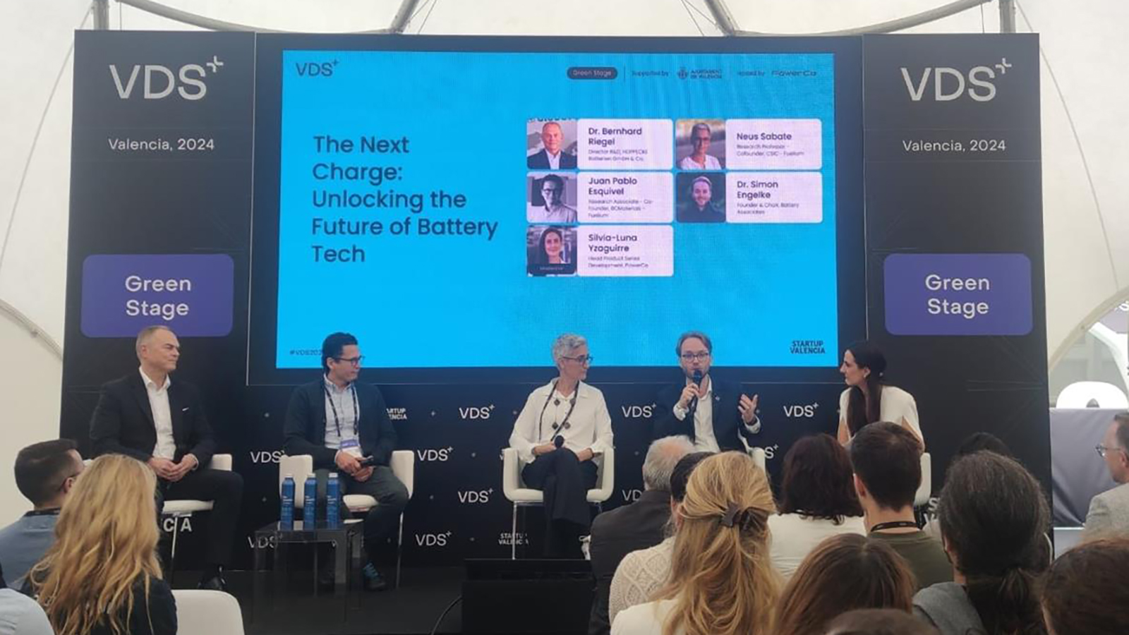 Mesa de debate 'The next charge: unlocking the future of battery tech' en VDS, con la participación de PowerCo.