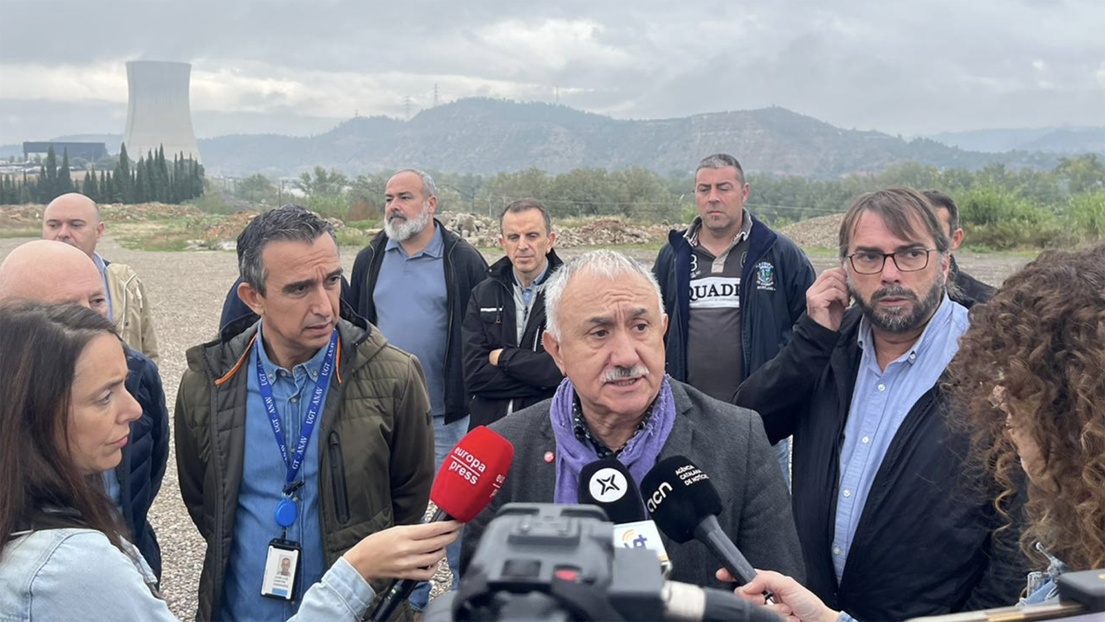 El secretario general de UGT, Pepe Álvarez, en la central nuclear de Asco I.