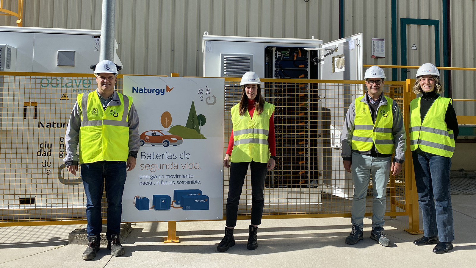  Isidoro González, Jefe de Planta de CIUDEN; Lidia Caramazana, especialista en Proyectos de Innovación de Naturgy; José Manuel Pardo, Jefe de Operación de CIUDEN; y Marta Rodrigo, desarrollo de Proyectos de Almacenamiento de Naturgy.