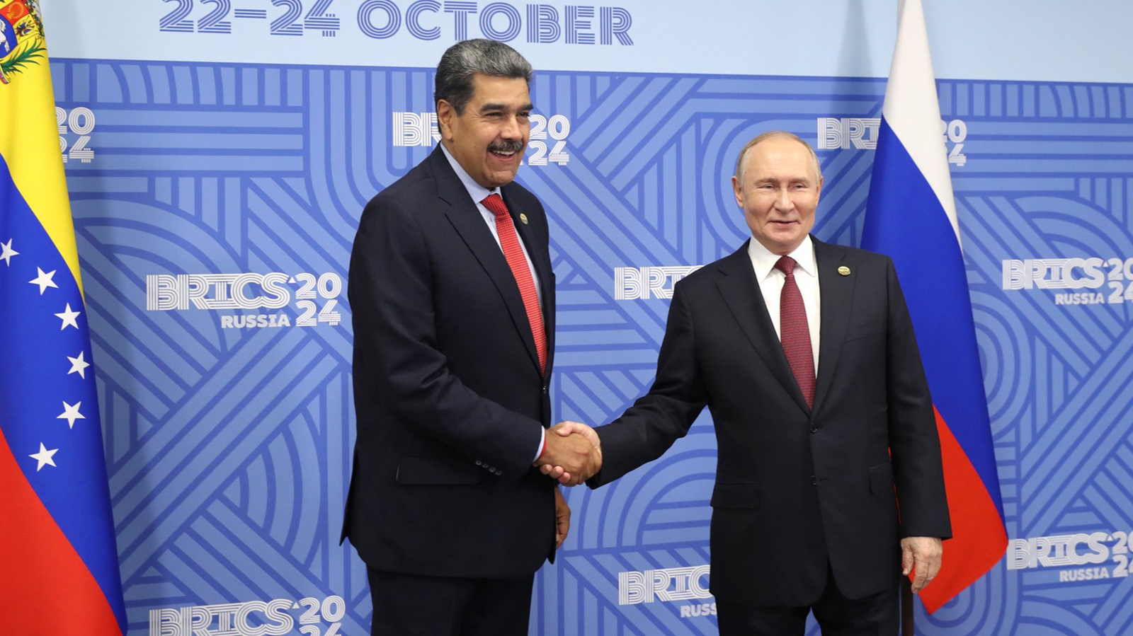 El presidente de Rusia, Vladimir Putin recibe al presidente de Venezuela, Nicolás Maduro en los BRICS.