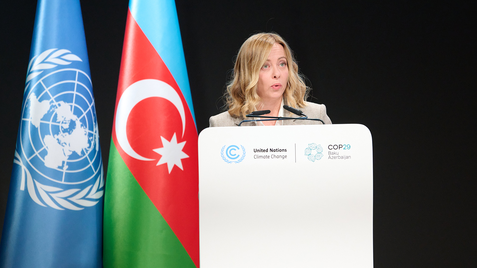 La primera ministra de Italia, Giorgia Meloni, habla en la COP29.