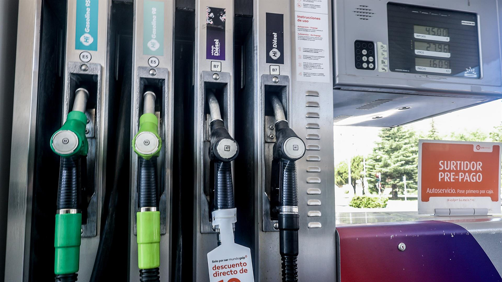 Surtidores en una gasolinera, a 1 de agosto de 2024, en Madrid (España).