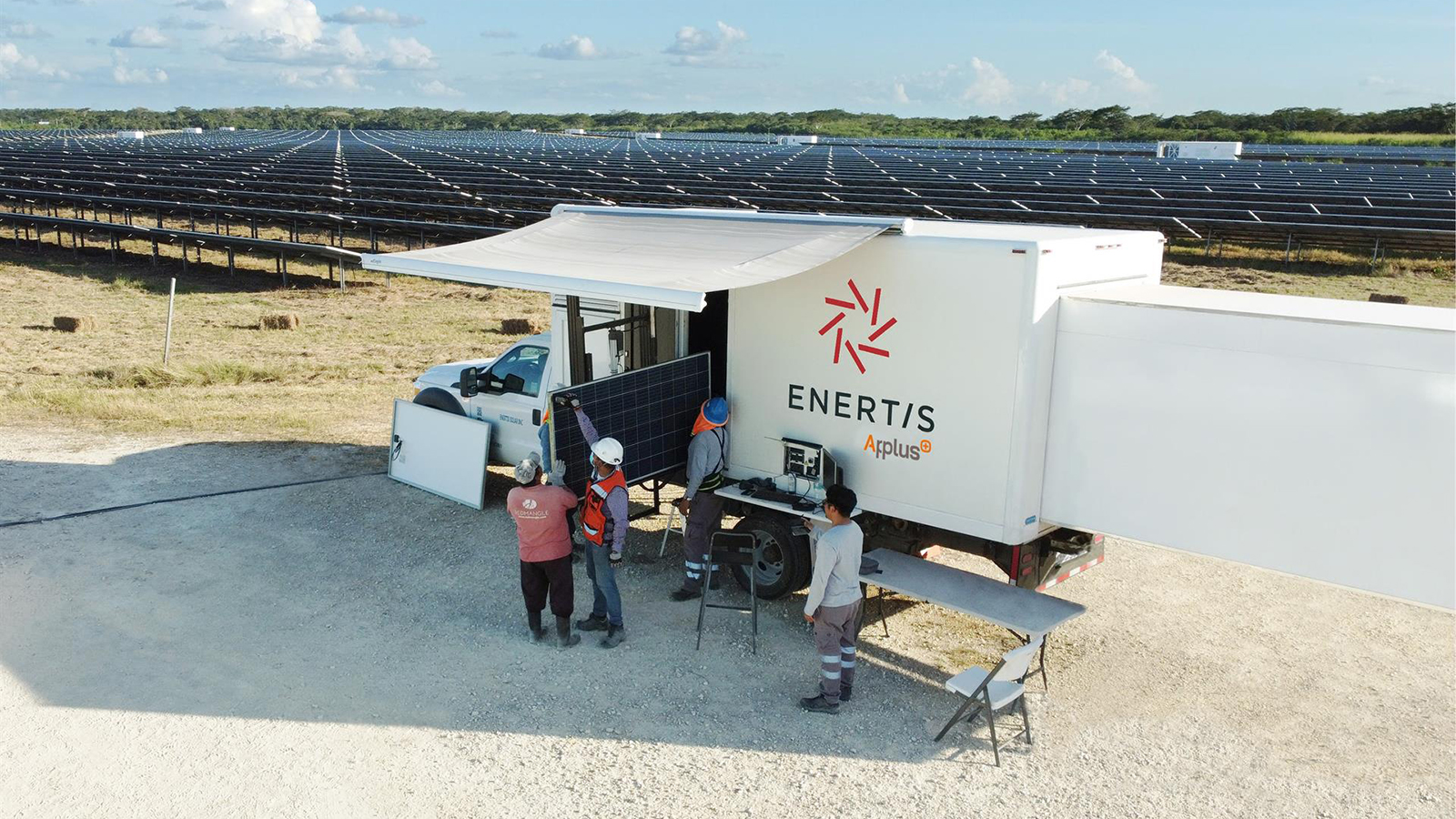 Laboratorio fotovoltaico móvil de Enertis Applus+.