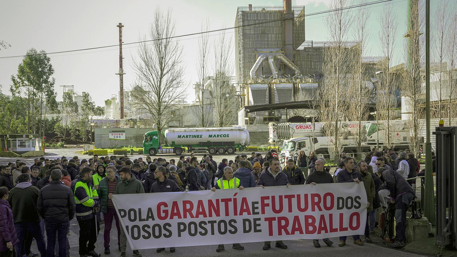 Los trabajadores de Ence paran la fábrica de Pontevedra con su jornada ...