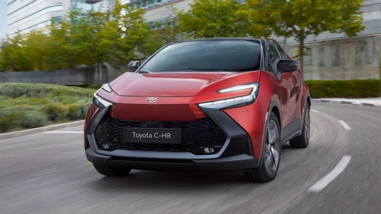 Toyota España lanza los acabados 'Spirit' y 'GR Sport' del C-HR híbrido enchufable desde 42.250 euros. - Toyota /></p><p>Este crecimiento refleja un cambio de mentalidad cada vez más evidente. Aunque el mercado aún no ha completado la transición, <strong>la electrificación ya forma parte central de la decisión de compra</strong>, especialmente entre los nuevos conductores y usuarios urbanos. Este grupo incluye tanto vehículos híbridos como eléctricos puros, lo que demuestra que la electrificación no es un concepto único, sino un abanico de soluciones en evolución.</p>
<blockquote><p>Relacionado:</p><p><a href=