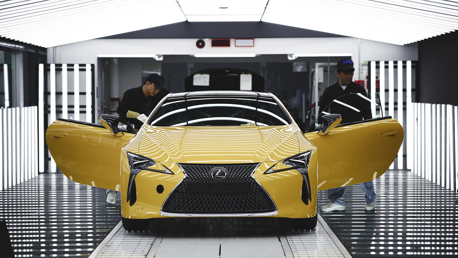 Producción del Lexus LC en Japón. - Lexus /></p><p>El ránking de la OCU confirma un patrón que se repite año tras año: los fabricantes japoneses siguen dominando la parte alta de la tabla de fiabilidad. <strong>Lexus obtiene un índice de 93 puntos sobre 100</strong>, situándose como la marca con menos averías según la experiencia de los conductores europeos. Justo por detrás aparecen Suzuki y Subaru, ambas con 93 puntos, consolidando un podio íntegramente japonés.</p>
<blockquote><p>Relacionado:</p><p><a href=
