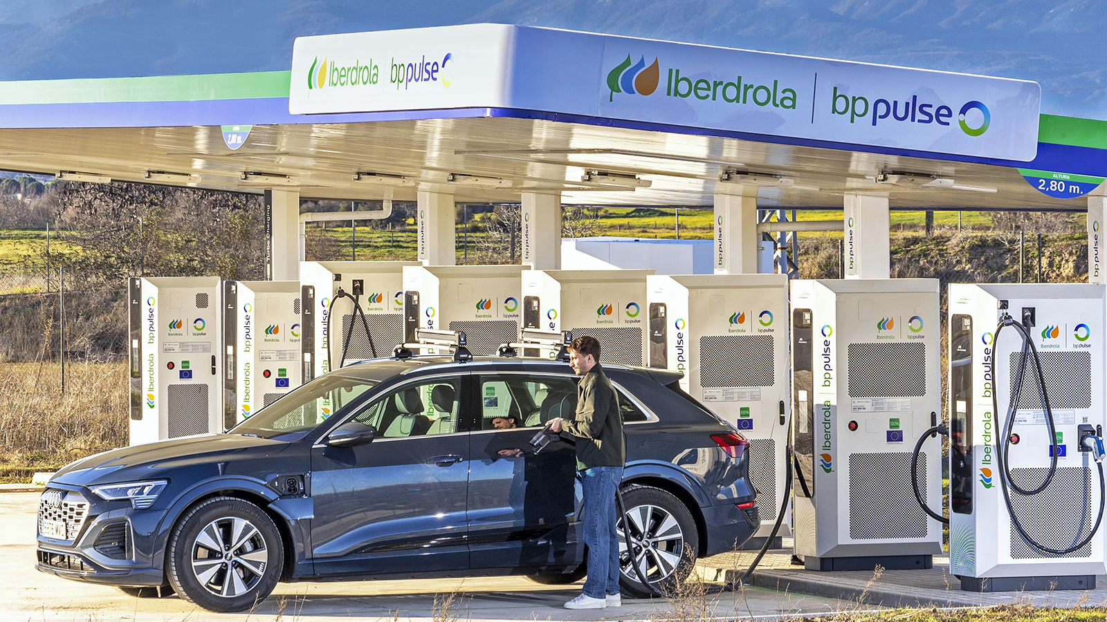 Iberdrola | bp pulse rebasa los 1.100 puntos de carga operativos en España y Portugal. - Iberdrola | bp /></p><p>Uno de los principales escollos es justamente el último punto: no estar dados de alta en la red de distribución eléctrica, situación que en algunos casos ha ralentizado sobremanera la expansión de estas tomas de carga, poniendo además el<a href=