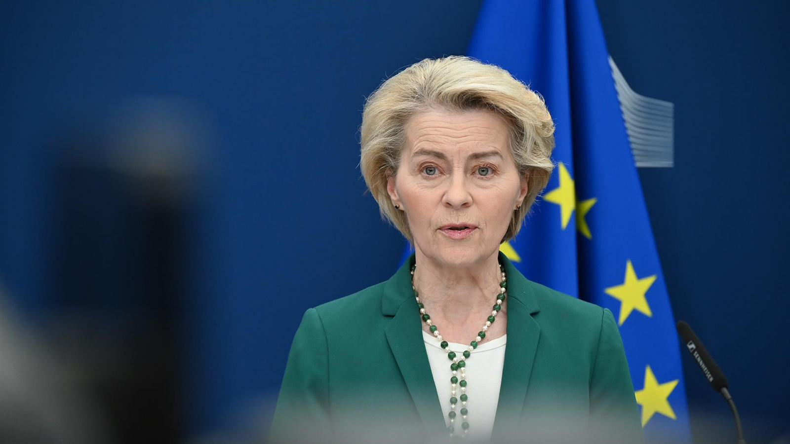 Bruselas quiere que la electricidad tribute menos que el gas para abaratar costes