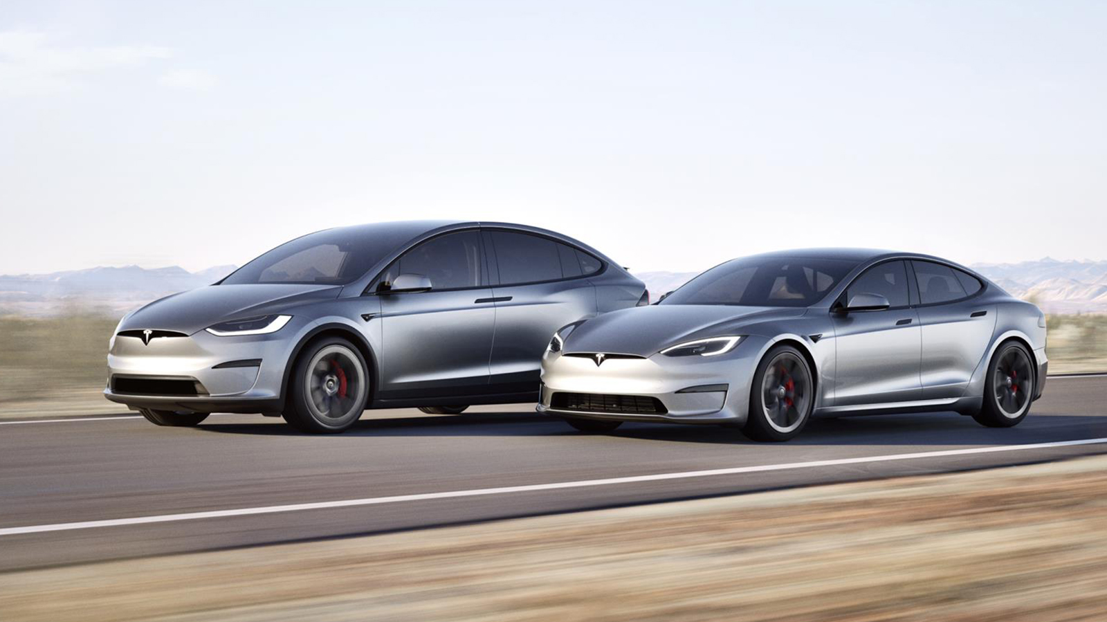 Algunos modelos combinan buena autonomía y carga muy rápida.  - Tesla /></p><p><strong>Verifica la compatibilidad del punto de carga con tu vehículo:</strong> Aunque la mayoría de las estaciones de recarga están equipadas con conectores universales, conviene asegurarse de que el tipo de conector es compatible con el modelo de vehículo. Esto se puede comprobar fácilmente tanto en las aplicaciones de movilidad como en los navegadores GPS, lo que garantiza que el sistema sugiera solo cargadores adecuados. También es útil activar funcionalidades  como Autocharge, que permite iniciar la recarga automáticamente al conectar el cable al vehículo, sin necesidad de realizar pasos adicionales. Esta tecnología ya está disponible en las estaciones de Powerdot gracias a la <em>app</em> de Chargemap.</p>
<blockquote><p>Relacionado:</p><p><a href=