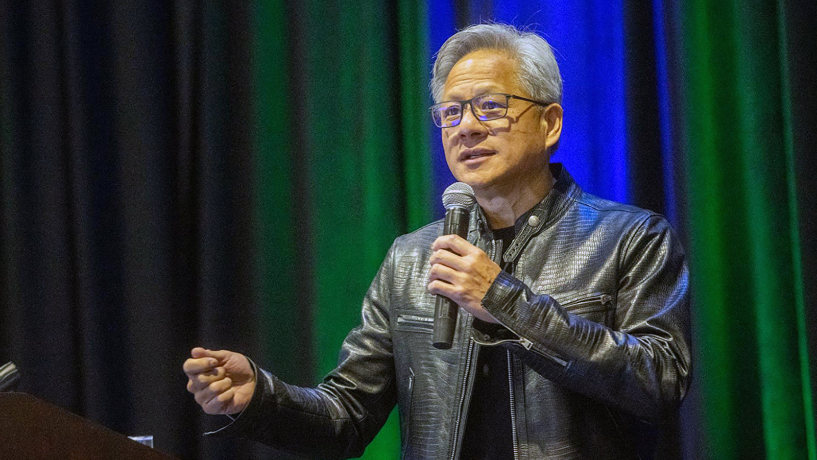 El CEO de Nvidia asegura que la IA revolucionará a empresas niponas y ...