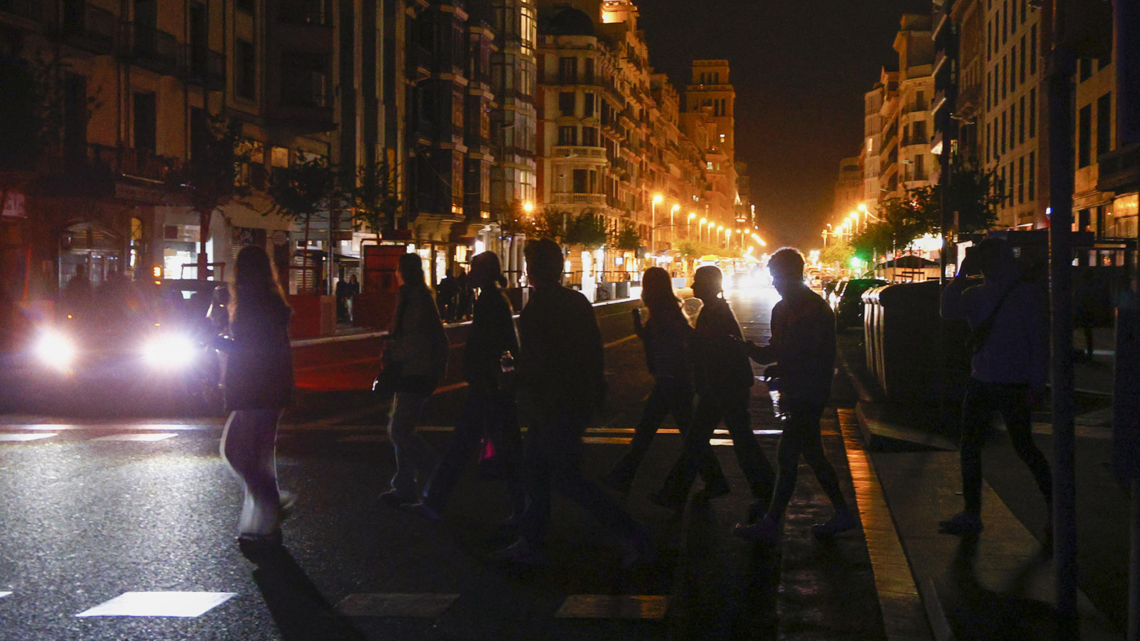 Cataluña ha vivido las primeras tres horas de apagón sumida en el caos por el apagón de electricidad. - EFE/Quique García