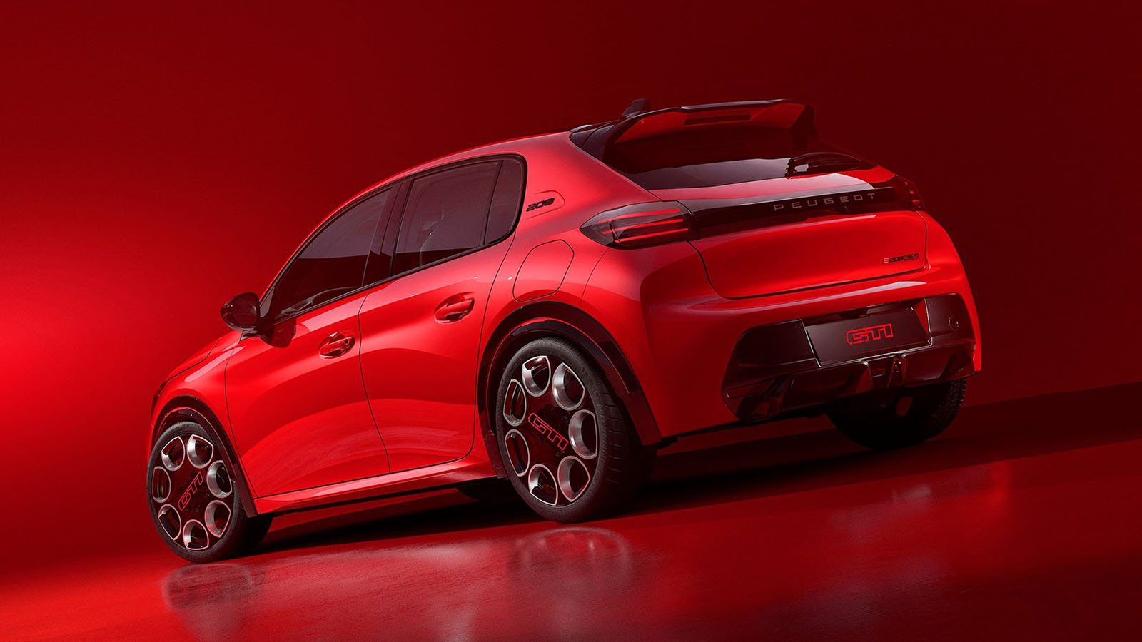  /></p><p>Precisamente es por sus prestaciones por lo que destaca este nuevo E-208 GTI ya que anuncia una velocidad punta de 200 km/h y un <strong>0 a 100 km/h de tan solo 5,7 segundos</strong> que, para que te hagas una idea, son dos décimas más rápido que los Abarth 600e Scorpionissima y el Alfa Romeo Junior Veloce, con quienes comparte conjunto mecánico.</p>
<blockquote><p>Relacionado:</p><p><a href=