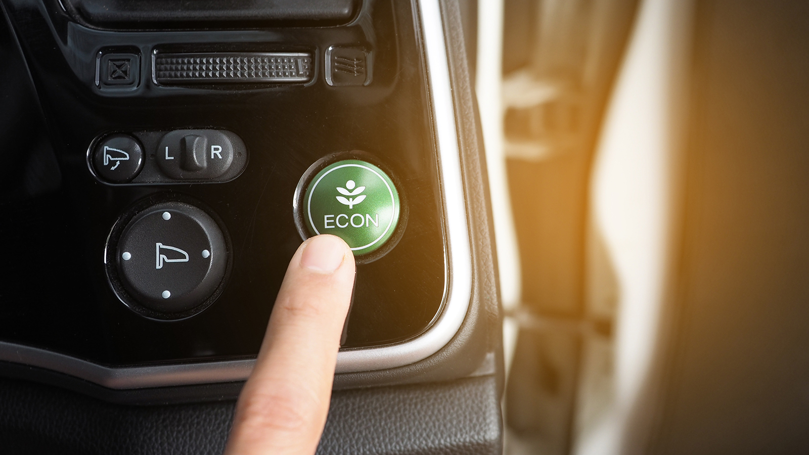 Realizando una conducción eficiente se pueden ahorrar bastantes euros en los trayectos.  - Alquiber
