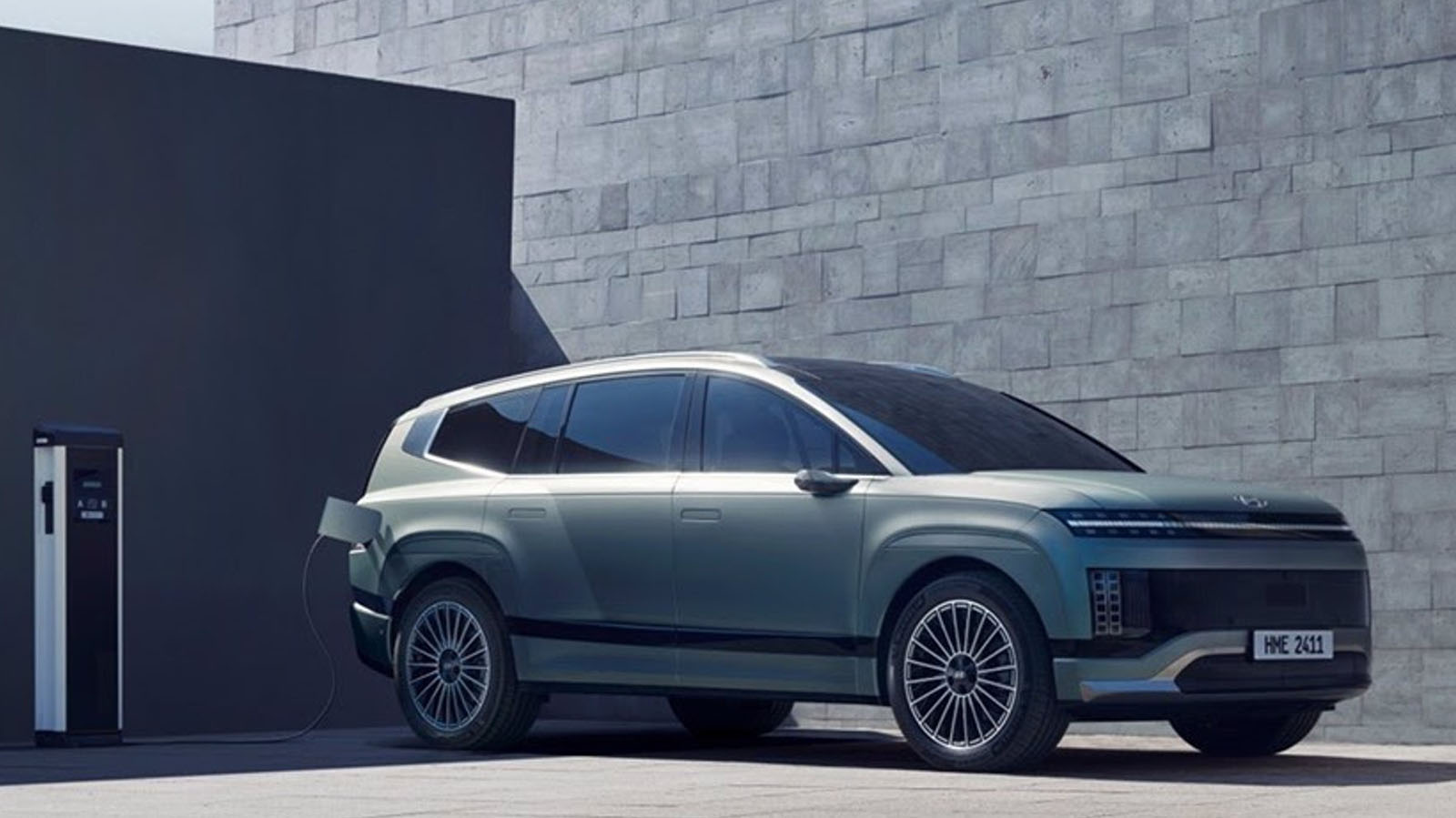 La nueva hornada de vehículos eléctricos está llegando.  - Hyundai /></p><p>En cuanto a los <strong>eléctricos</strong>, los datos siguen también creciendo mes a mes, aunque la distancia con los phev sigue creciendo. Sea como fuere, en los pasados 30 días se registraron 12.295 nuevas firmas que supone un 107,9% más, mientras que <strong>en el semestre ya alcanzan las 52.511 ventas</strong> que se traduce en un 78,5% más y en una cuota de mercado de nada menos que el 7,27%, la más alta de cuantas se recuerdan.</p>
<h3>Tesla resucita</h3>
<p><img src=