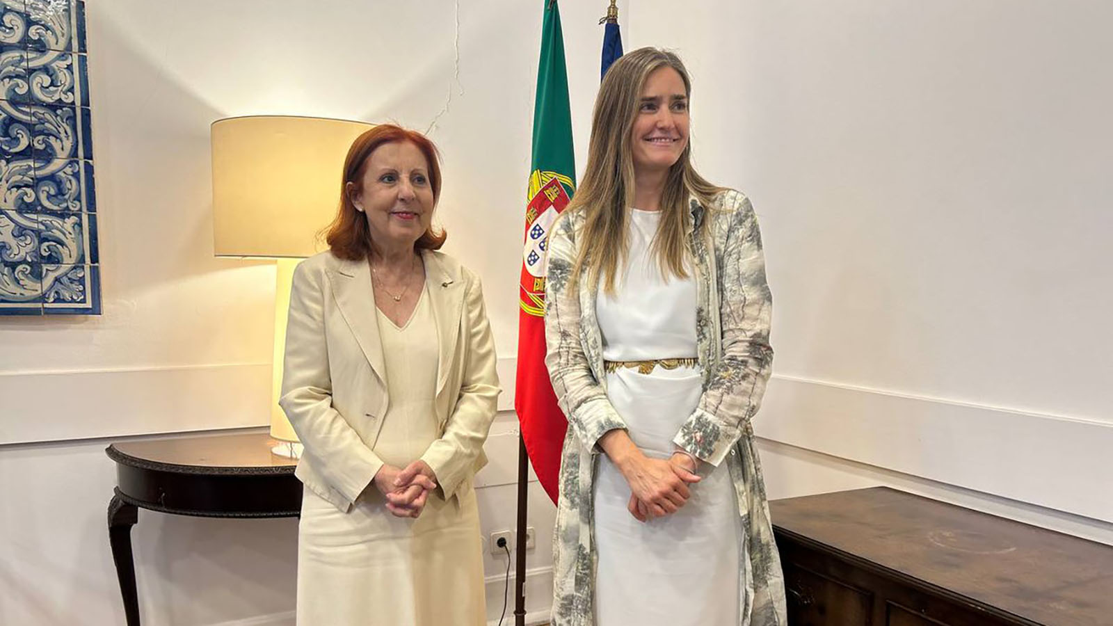 Sara Aagesen se reúne en Lisboa con Maria Graça Carvalho , ministra de Energía y Medio Ambiente de Portugal. - Miteco