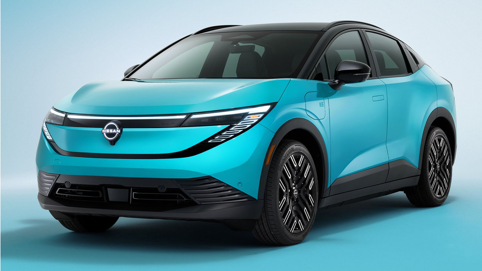 Los pedidos se abren tras el verano. - Nissan /></p><p>En términos de seguridad el Leaf 2025 está equipado con un <strong>completo paquete de ayudas a la conducción, entre las que destacan el ProPILOT Assist con Navi-link</strong>, el monitor de visión periférica 3D con función de capó invisible y vista frontal 270º o el control de crucero inteligente con asistencia de mantenimiento de carril y sistema de supervisión del conductor.</p>
<p><strong>Fabricado en la planta de Sunderland (Reino Unido)</strong> forma parte de la iniciativa EV36Zero de Nissan, que apuesta por una producción sostenible y una cadena de suministro de baterías impulsada por energías renovables. Los pedidos se abrirán a comienzos del y las primeras entregas están previstas para la primavera de 2026.</p></div></body></html>
