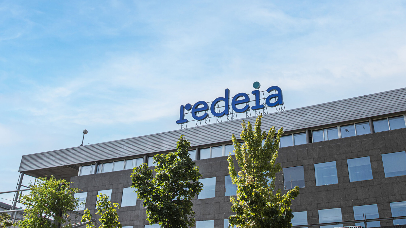 Redeia activa un plan de recompra de acciones de 20 millones para ...
