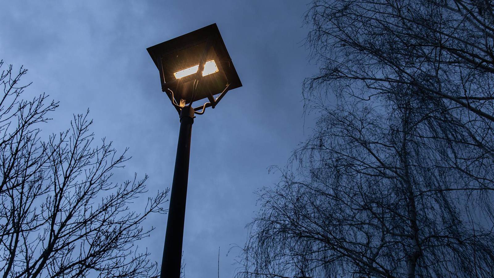 Una farola en la noche. - Rafael Bastante - Europa Press 