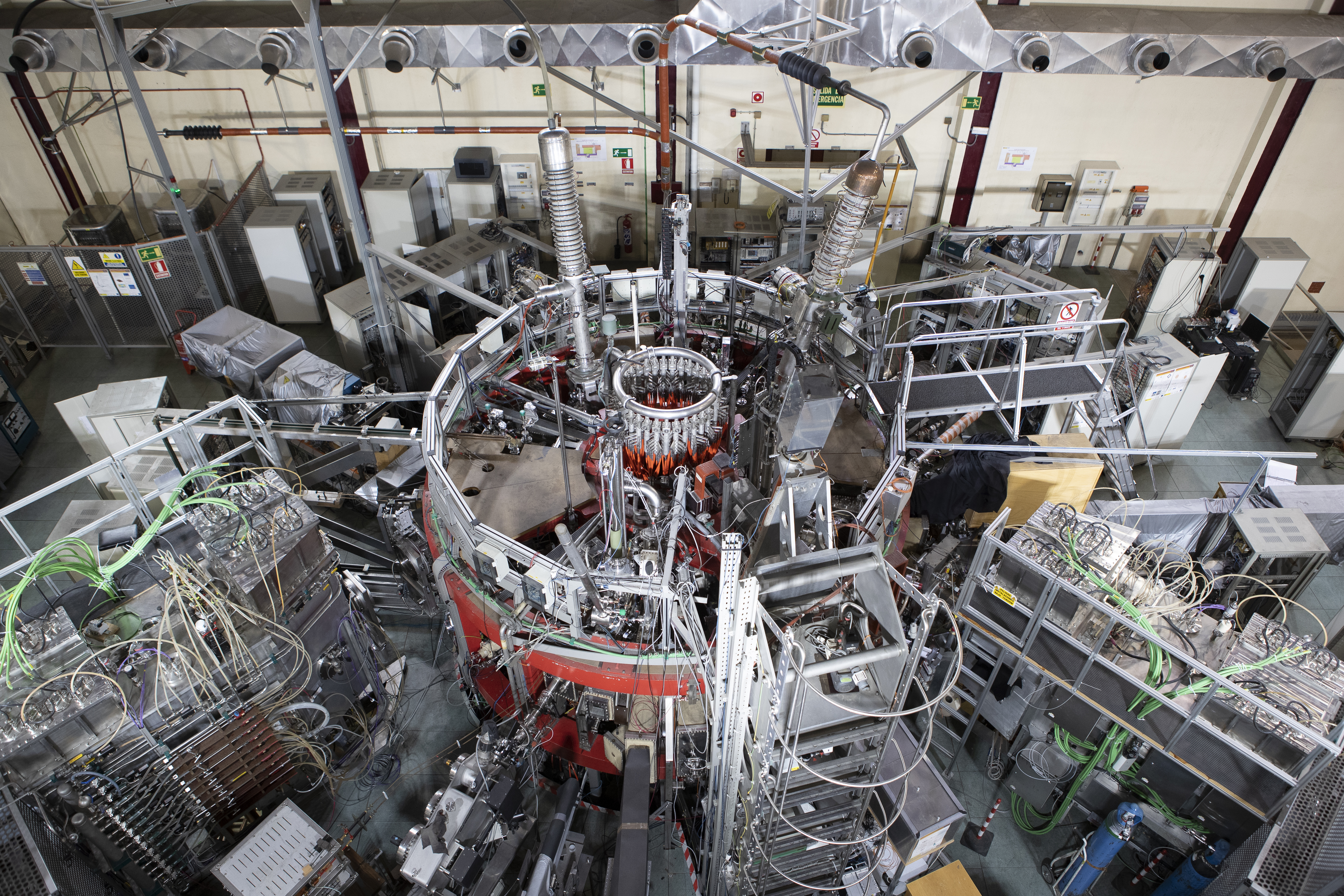 En esta instalación se crean temperaturas por encima de las del Sol para lograr la fusión nuclear. - FOTO: CIEMAT